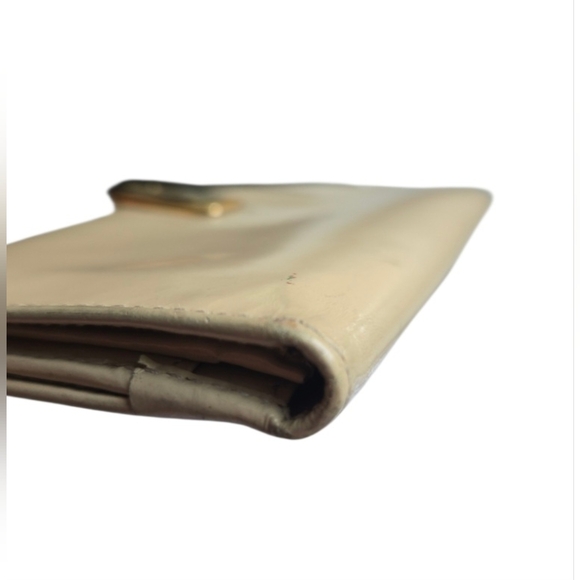 Gucci Vintage Patent Leather Nude Wallet with Gold Accent Clasp - Picture 6 of 16